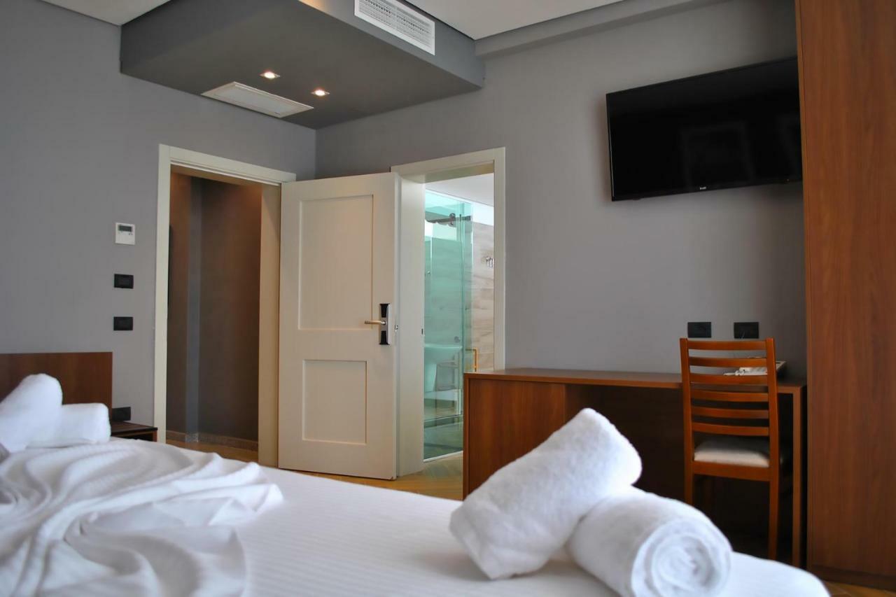 Twin Towers Hotel City & Beach Resort Shengjin Exterior photo