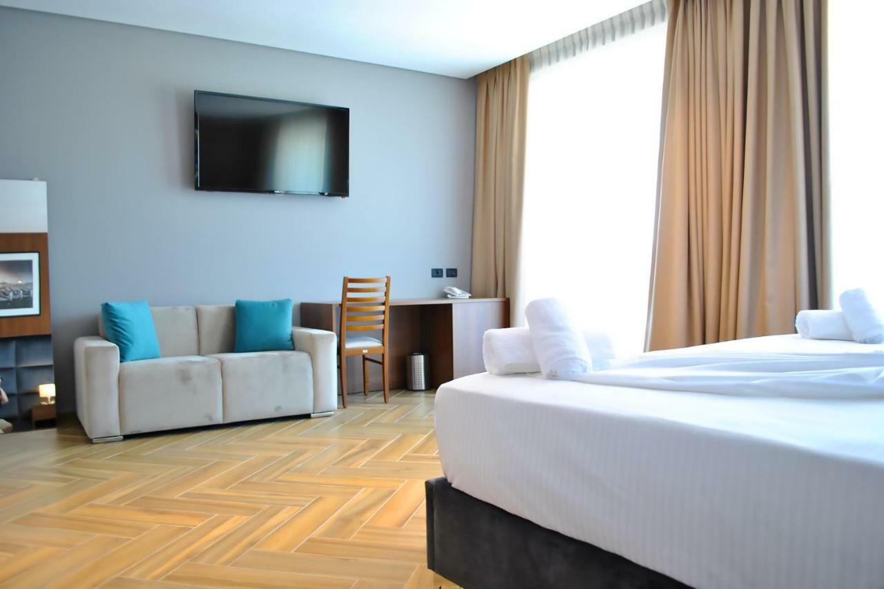 Twin Towers Hotel City & Beach Resort Shengjin Exterior photo